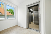 Treppenhaus_Lift - I exklusive Neubauvilla mit 4 Wohneinheiten I Villenquartier I Stadtnähe I Grünlage