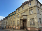 unsaniertes Bankhaus - denkmalgeschütztes Wohn- und Geschäftsgebäude in City-Lage von Altenburg - Hausansicht Eingang