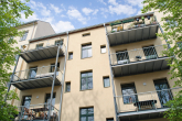 Rückansicht - I Kapitalanlage Leipzig-Lindenau | vermietete 2-RW Altbauwohnung mit Balkon und Parkett I