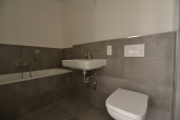 Bad - I 5-Räume I Terrasse und Gartenanteil I 2 Bäder I Parkettboden I TG Stellplatz I