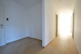 Flur - I 5-Räume I Terrasse und Gartenanteil I 2 Bäder I Parkettboden I TG Stellplatz I