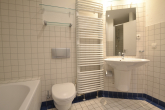 Bad - I WOHNEN im ZENTRUM I Einbauküche I Wanne u. Dusche I Lift I