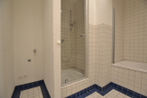 Bad - I WOHNEN im ZENTRUM I Einbauküche I Wanne u. Dusche I Lift I